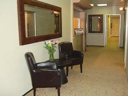 Royal Park Hotel New York Hostel